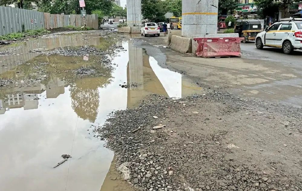 Balewadi Traffic बालेवाडीतील एसकेपी कॅम्पस परिसरातील स्थिती, वाहतूक कोंडीत भर ; वाहनचालकांची कसरत