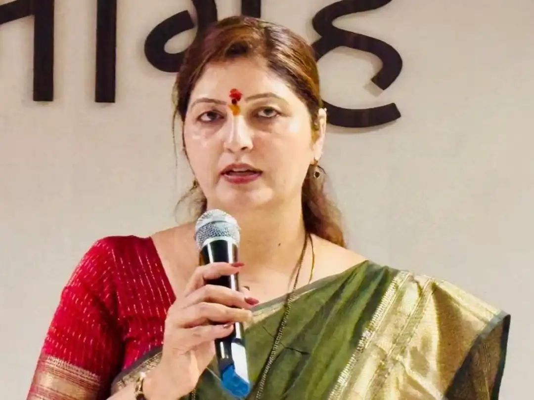 Rupali Chakankar : रुपाली चाकणकरांचे,’ती मी नव्हेच!’