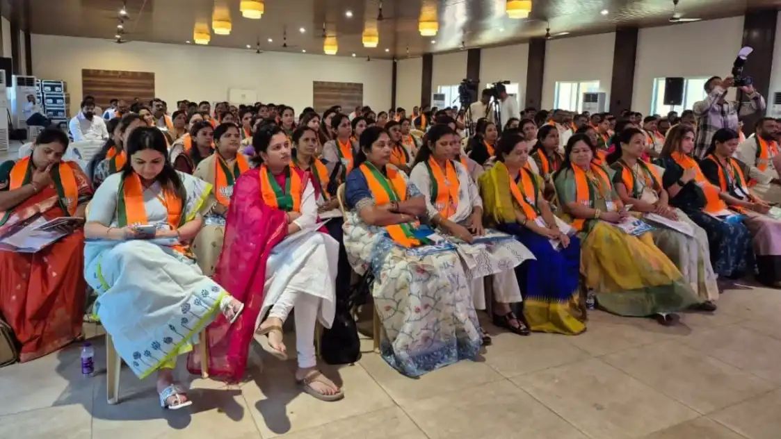 भाजपच्या शिबिरात नगरसेवकांना नेत्यांची कानउघाडणी; “पक्षात शिस्त पाळा!”