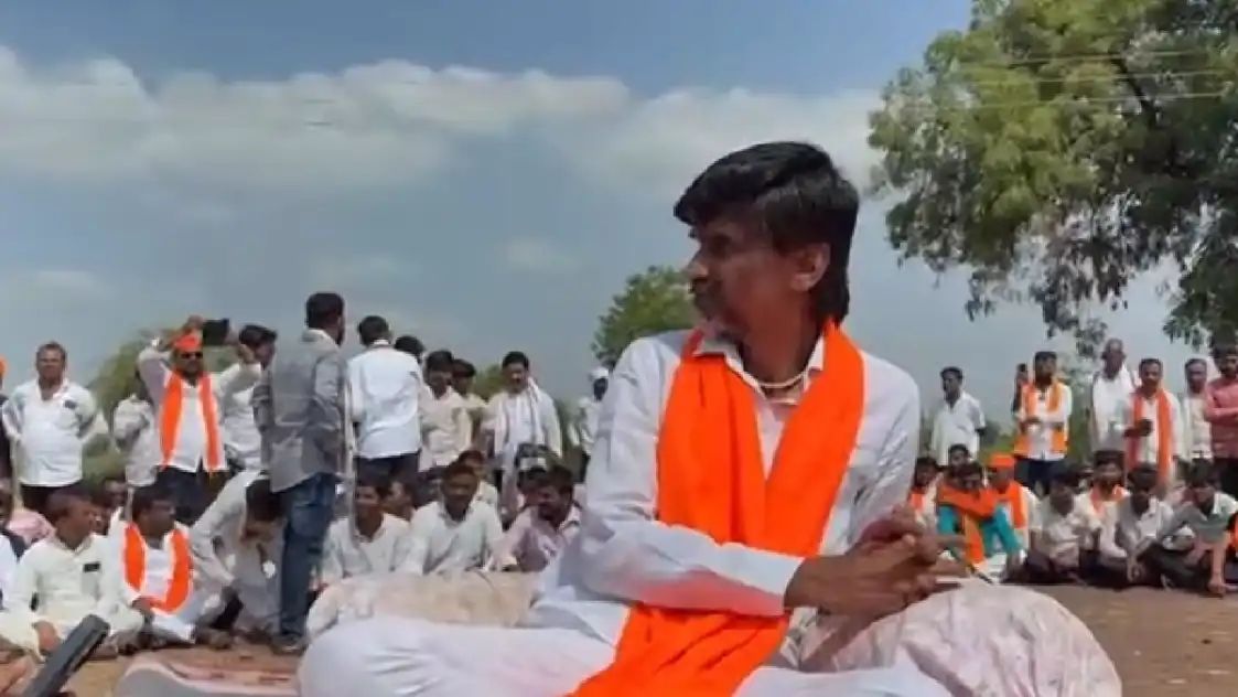 Maratha Reservation : मराठा समाजासाठी राज्य सरकारचा मोठा निर्णय; जरांगेकडून मुख्यमंत्र्याचे कौतुक