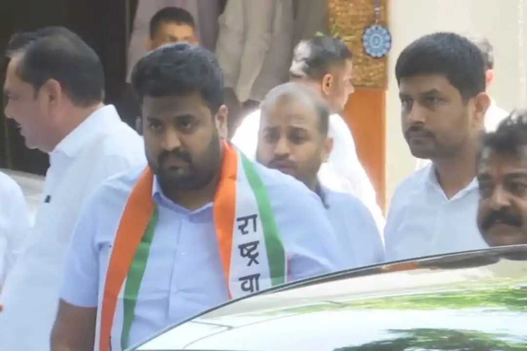 जीवाचा आटापीटा करून उमेदवारी मिळवली, पण एका कागदाने विक्रम काकडेंची उमेदवारीच अडचणीत?