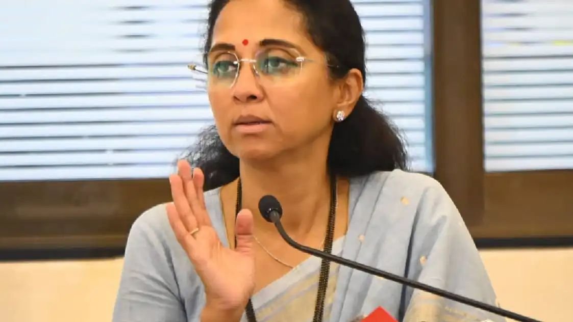 Supriya Sule : एक पाऊस पडलाय अन् महाराष्ट्र पूर्णपणे पॅरालिसिसि झाल्याचे चित्र, सुप्रिया सुळेंचा सरकारावर हल्लाबोल;