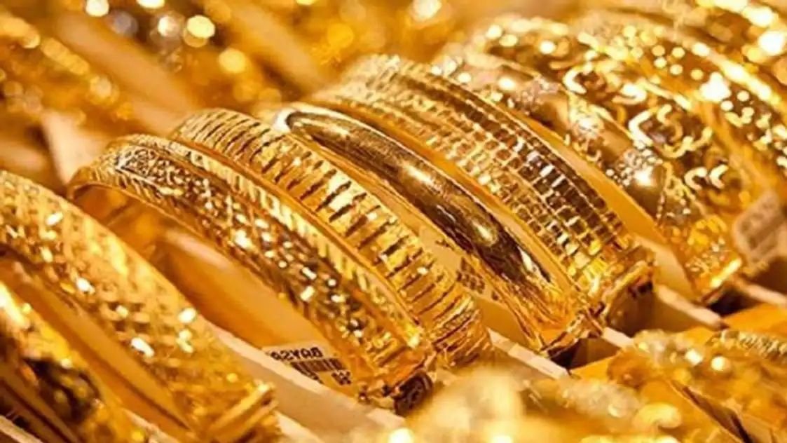 Gold Rate Today : सोन्याचा भाव उतरला, चांदीही ५००० रुपयांनी स्वस्त; काय आहे आजचा गोल्ड रेट?