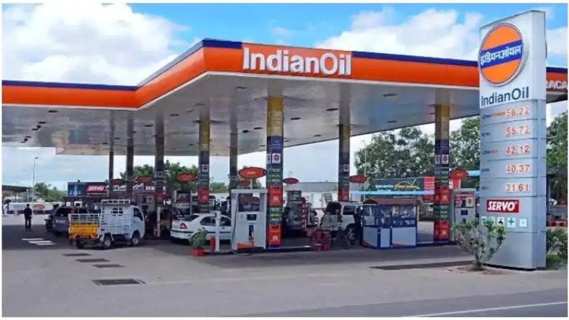 Customers to Expose the Reality of Toilets at Petrol Pumps; BPCL Announces Major Decision — What Is the Plan? पेट्रोल पंपवरील टॉयलेट्सची पोलखोल ग्राहकच करणार; BPCL चा मोठा निर्णय, नेमकी योजना काय?
